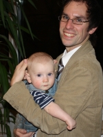 Erik mit Papa Michael beim Grünkohlessen 2009